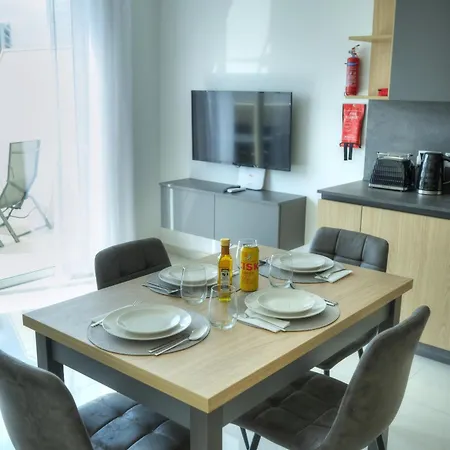 아파트 Charming, Modern Glub1-2 *