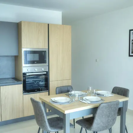 Charming, Modern Glub1-2 Apartment