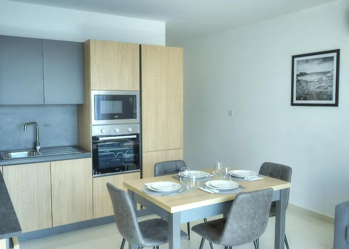 Charming, Modern Glub1-2 Apartment