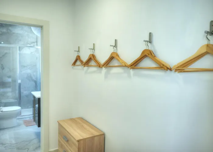 Charming, Modern Glub1-2 Apartment